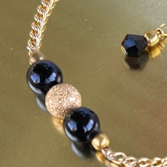 Dainty Bracelet-Onyx beads-gold filled bead-Swarovski crystal bead-Gold chain - Picture 3 of 5